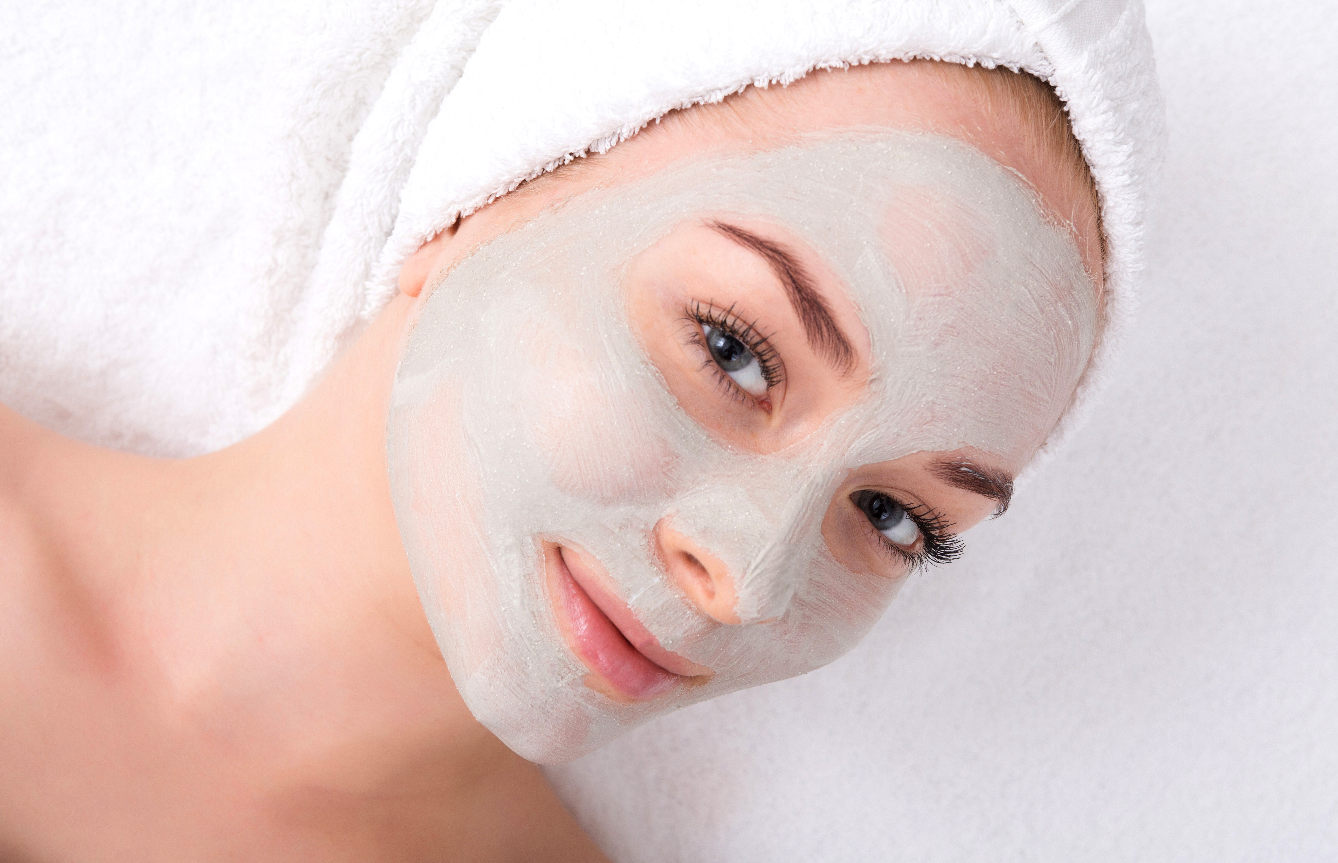 Masks with cornstarch to reduce acne, wrinkles and facial blemishes
