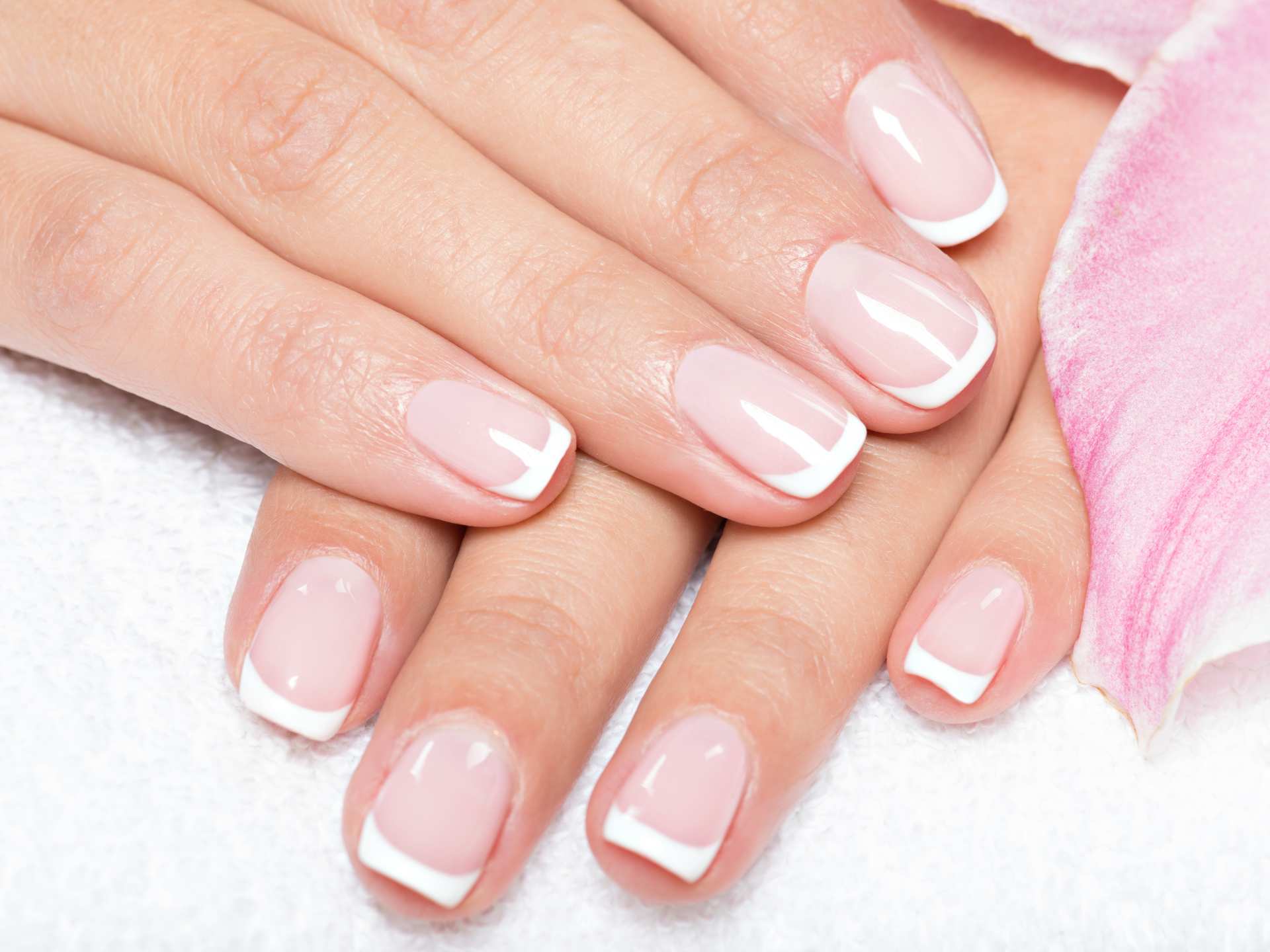 Strong nails: 15 practical tips. Find out