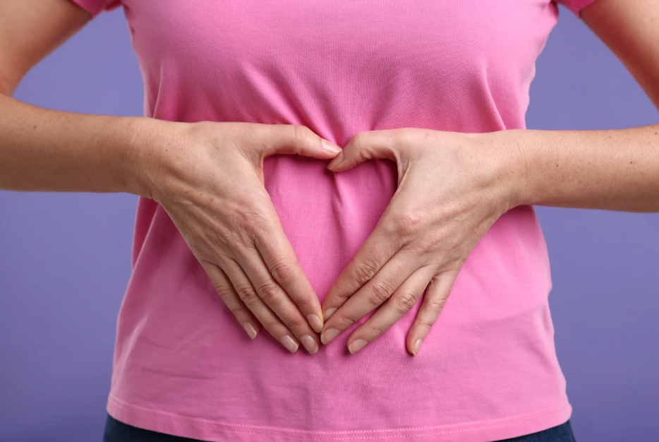 Gonfiore addominale: cause, sintomi e soluzioni efficaci per migliorare la salute intestinale